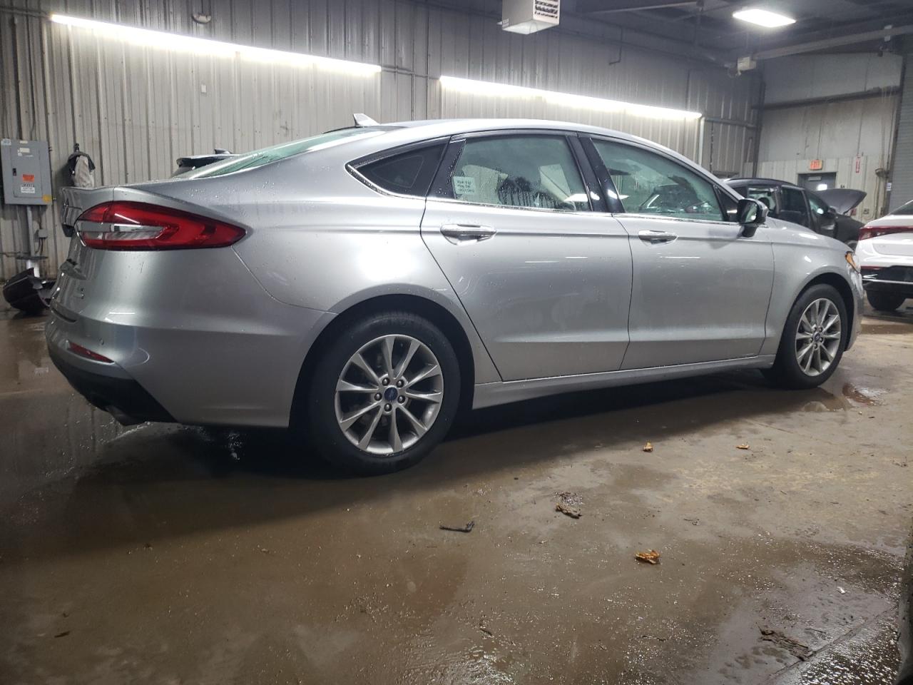 2020 Ford Fusion VIN 3FA6P0HDXLR124123 Copart auction photo, burn / mechanical damage thumbnail 3