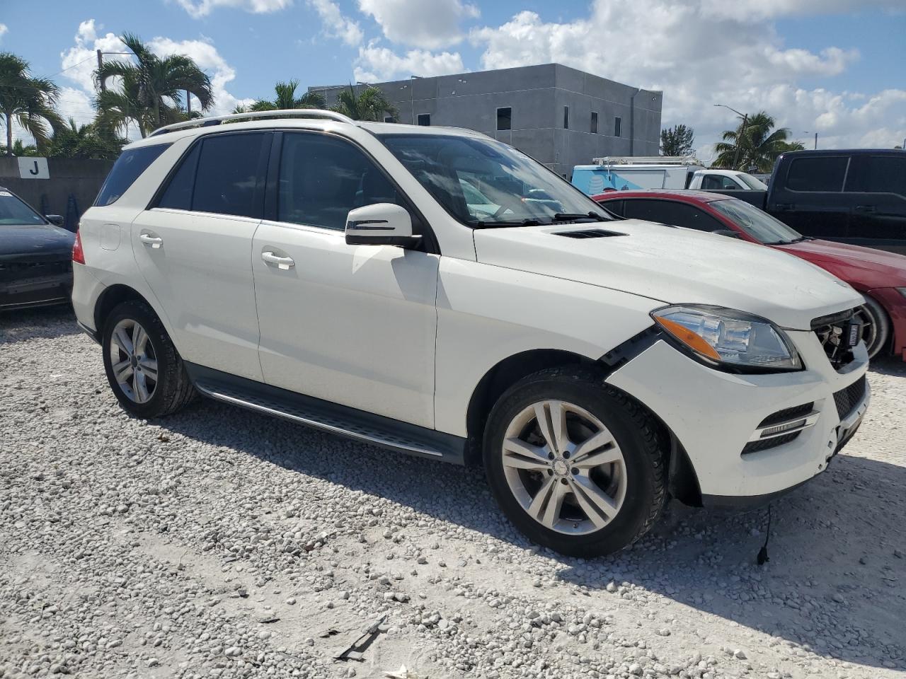 2013 Mercedes-Benz M-klasse VIN 4JGDA5HB4DA211845 Copart auction photo, front end damage thumbnail 4