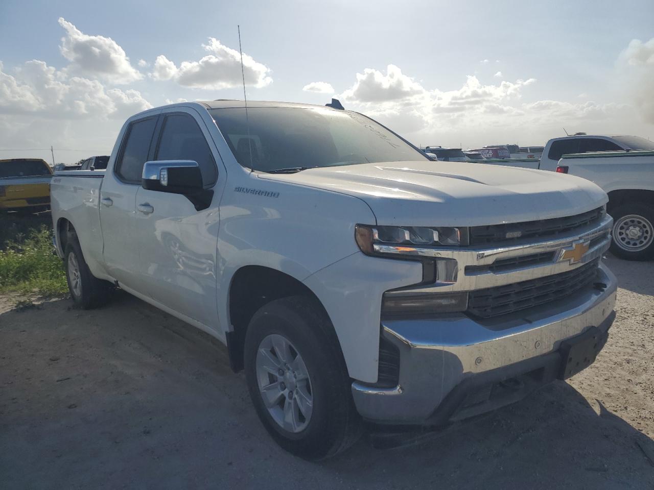 2021 Chevrolet Silverado VIN 1GCRYDED0MZ372216 Copart auction photo, water/flood / normal wear damage thumbnail 4