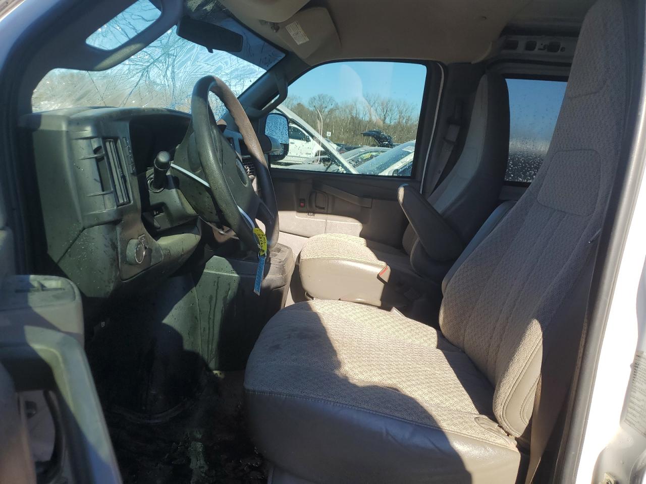 2017 GMC Savana VIN 1GTW7AFF3H1915955 Copart auction photo, front end / side damage thumbnail 7