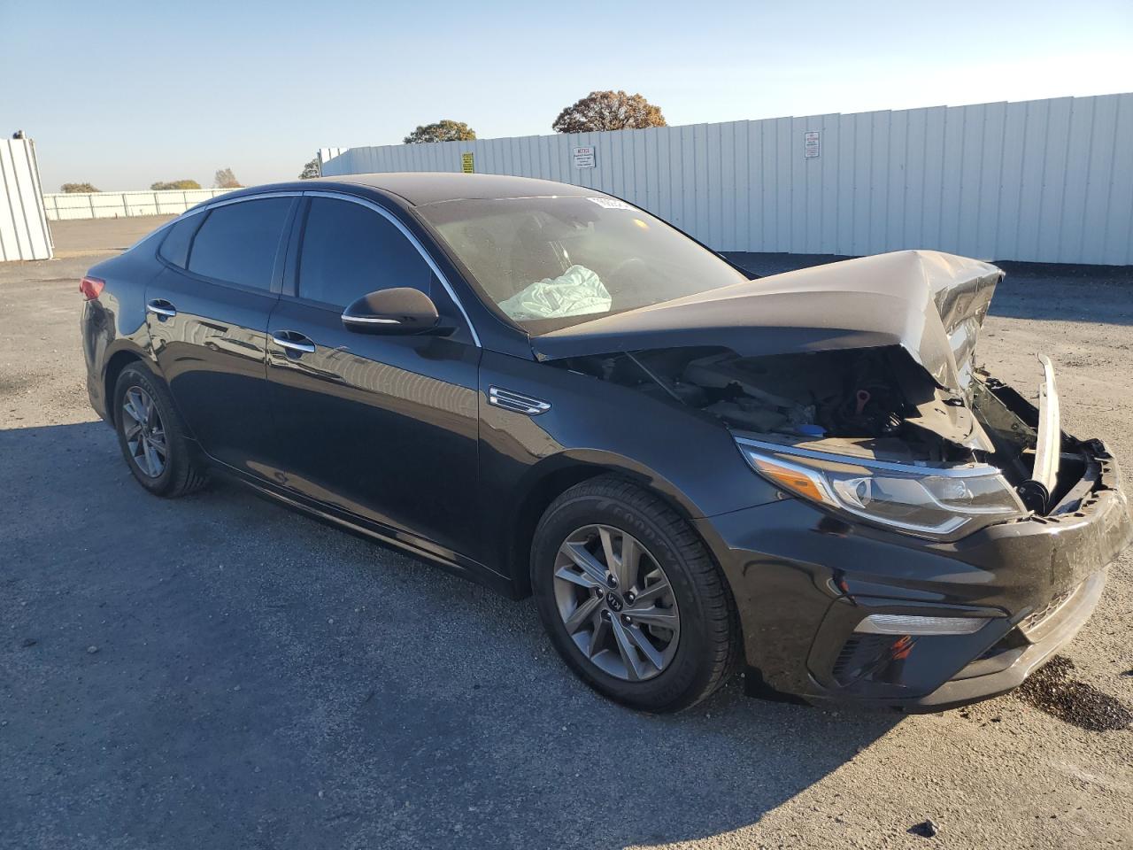 2019 KIA Optima VIN 5XXGT4L31KG341363 Copart auction photo, front end damage thumbnail 4