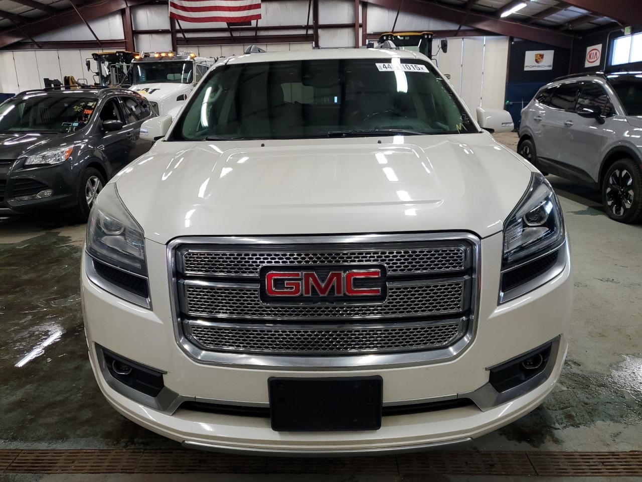2014 GMC Acadia VIN 1GKKVTKD4EJ136892 Copart auction photo, minor dent/scratches damage thumbnail 5