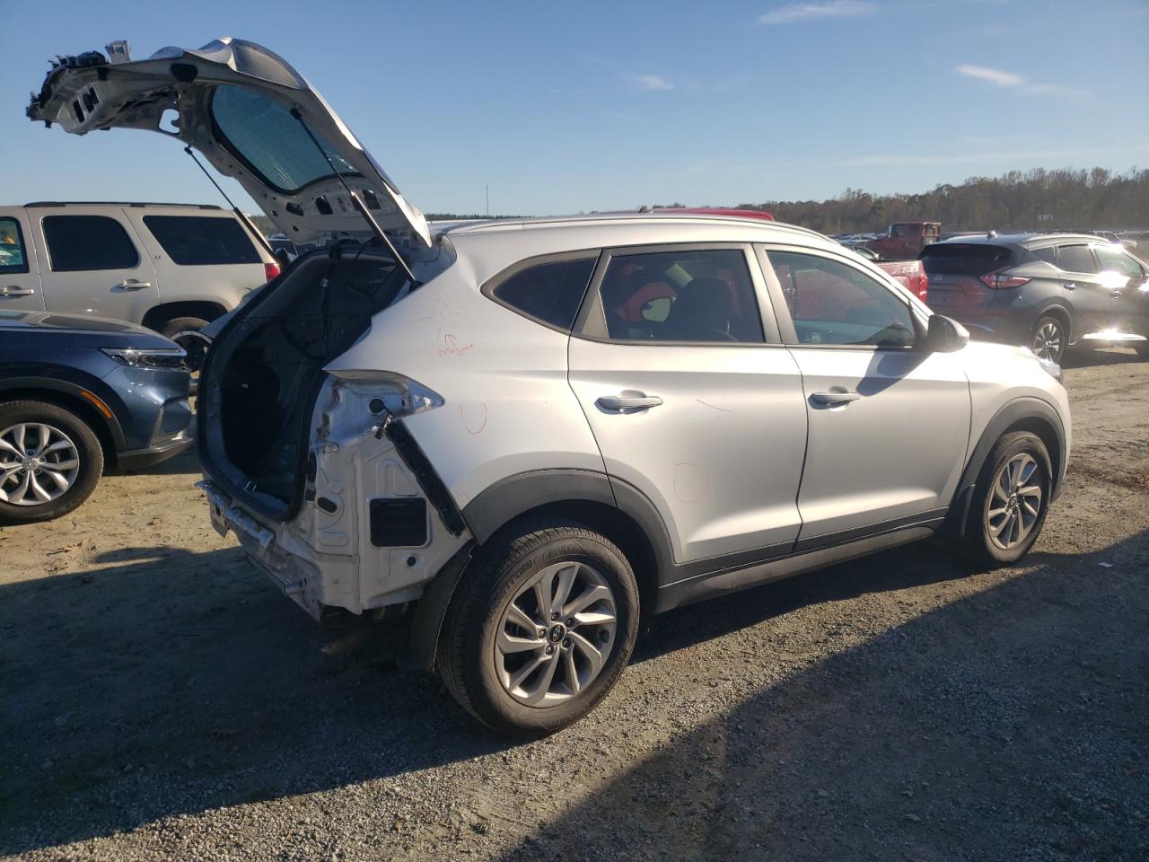 2016 Hyundai Tucson VIN KM8J33A47GU089384 Copart auction photo, rear end / minor dent/scratches damage thumbnail 3