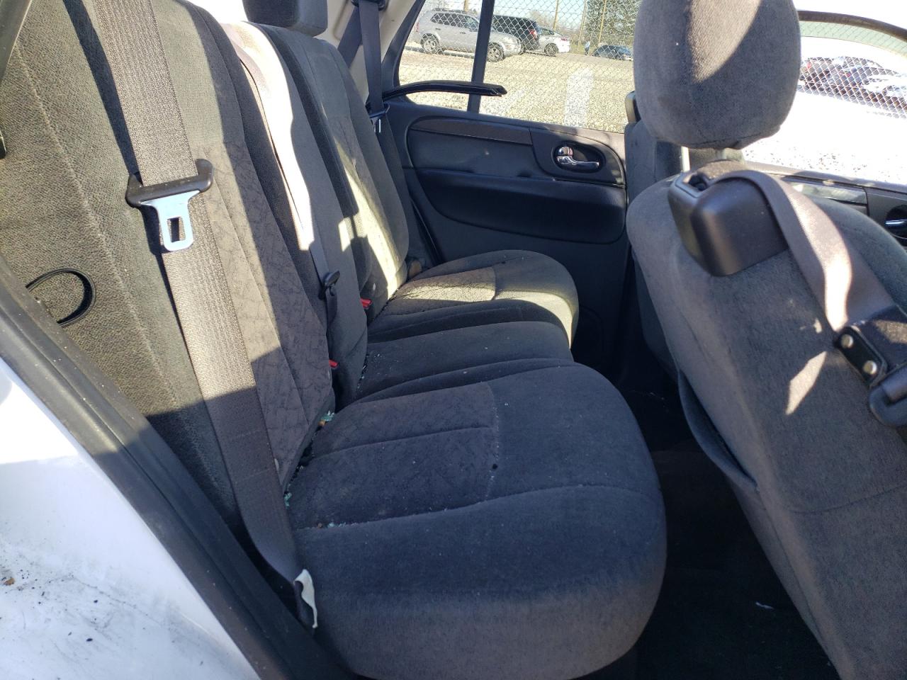2005 GMC Envoy VIN 1GKDT13S252344795 Copart auction photo, top/roof / all over damage thumbnail 11