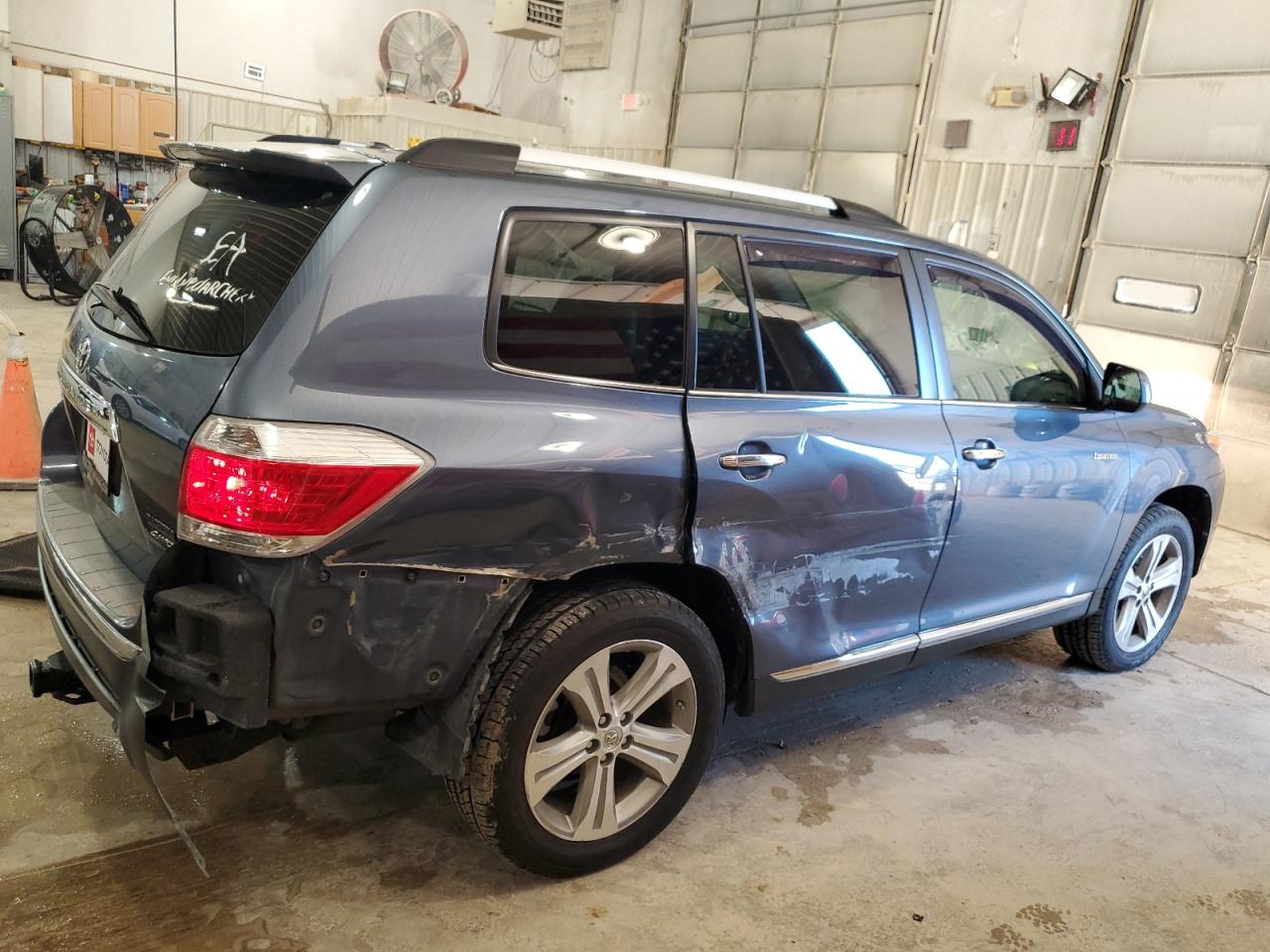 2013 Toyota Highlander VIN 5TDDK3EH9DS181310 Copart auction photo, side / rear end damage thumbnail 3