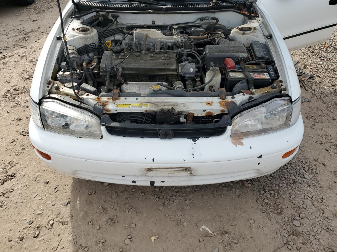 1996 GEO Prizm VIN 1Y1SK5261TZ028032 Copart auction photo, normal wear / minor dent/scratches damage thumbnail 11