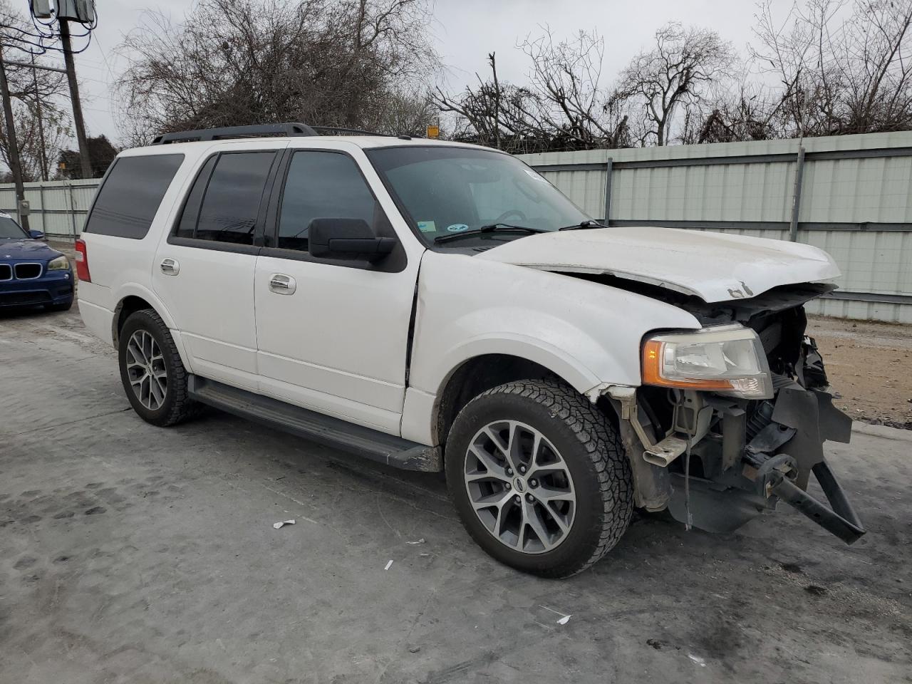 2017 Ford Expedition VIN 1FMJU1HT3HEA82474 Copart auction photo, front end / minor dent/scratches damage thumbnail 4