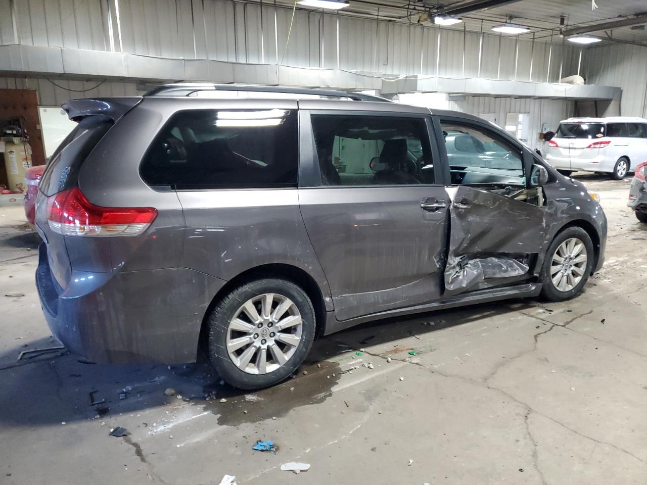 2013 Toyota Sienna VIN 5TDDK3DC1DS055559 Copart auction photo, side damage thumbnail 3