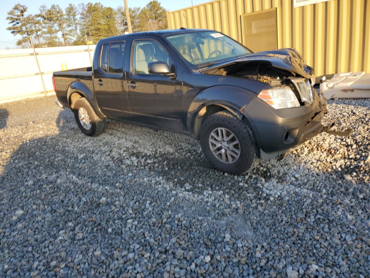 2017 Nissan Navara (Frontier) VIN 1N6DD0ER6HN701974 Copart auction photo, front end / side damage thumbnail 4