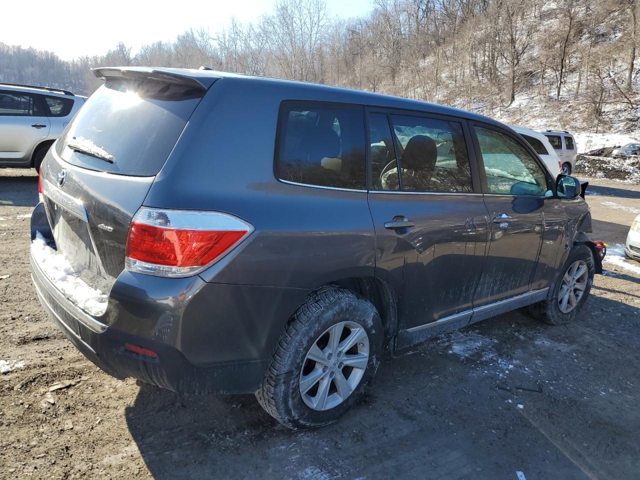 2012 Toyota Highlander VIN 5TDBK3EH9CS129293 Copart auction photo, front end / minor dent/scratches damage thumbnail 3