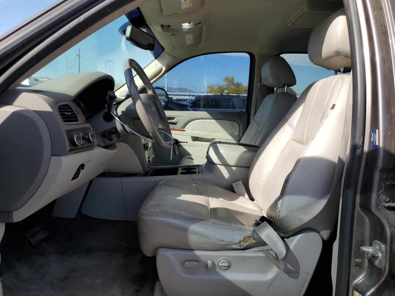 2011 Chevrolet Tahoe VIN 1GNSKBE02BR317131 Copart auction photo, front end / side damage thumbnail 7