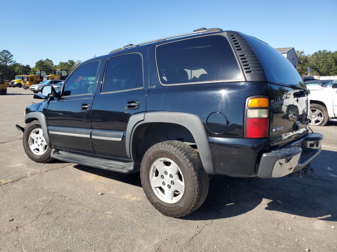 2004 Chevrolet Tahoe VIN 1GNEC13Z64R296681 Copart auction photo, front end / side damage thumbnail 2
