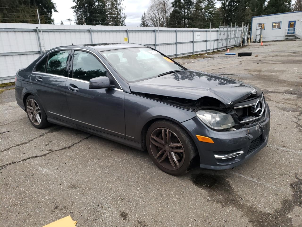 2014 Mercedes-Benz C-klasse VIN WDDGF8AB6EA947806 Copart auction photo, front end damage thumbnail 4