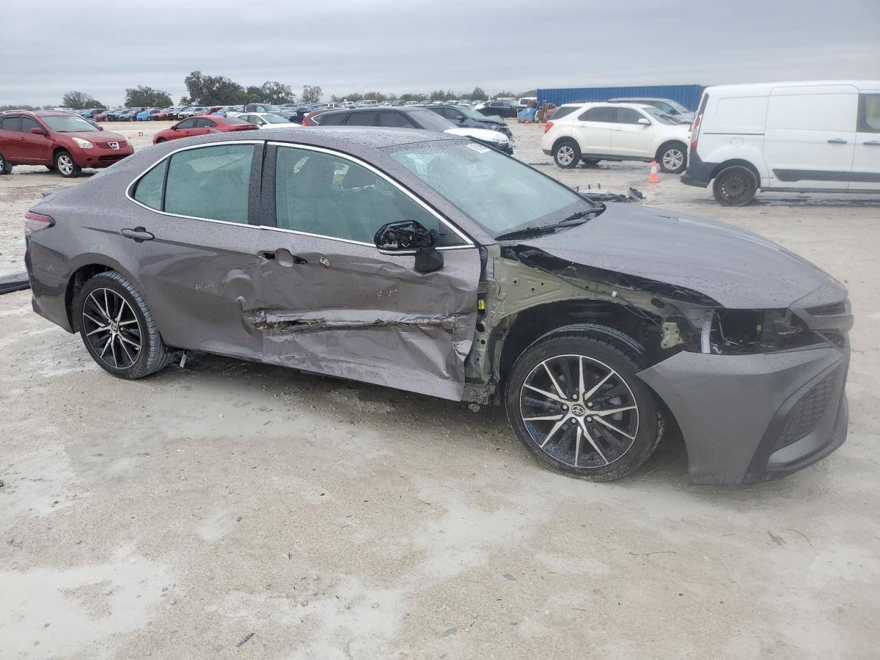 2022 Toyota Camry VIN 4T1G11AK9NU633173 Copart auction photo, side / front end damage thumbnail 4