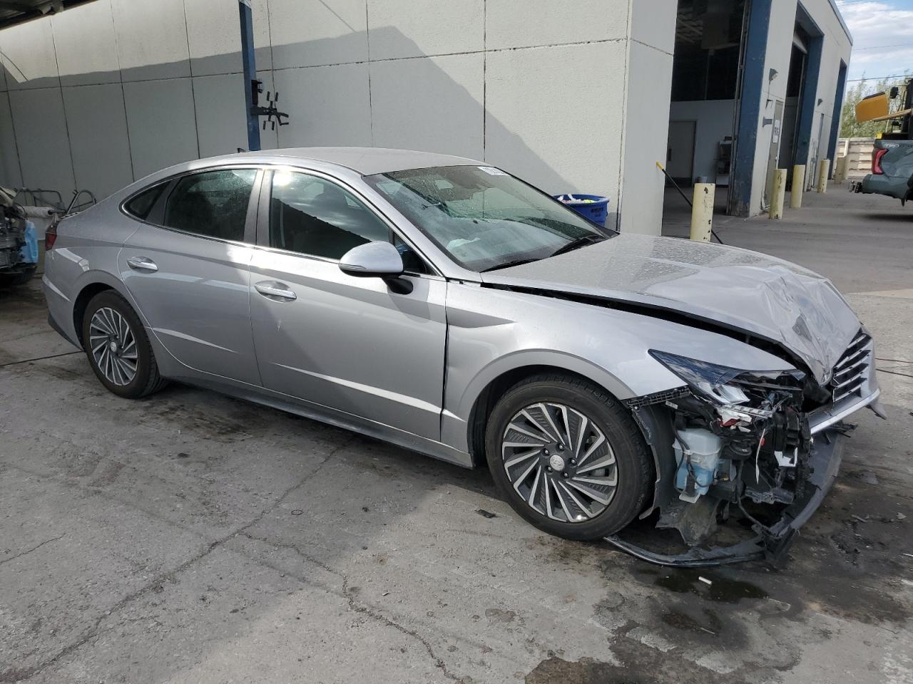2020 Hyundai Sonata VIN KMHL34JJ8LA013995 Copart auction photo, front end / minor dent/scratches damage thumbnail 4