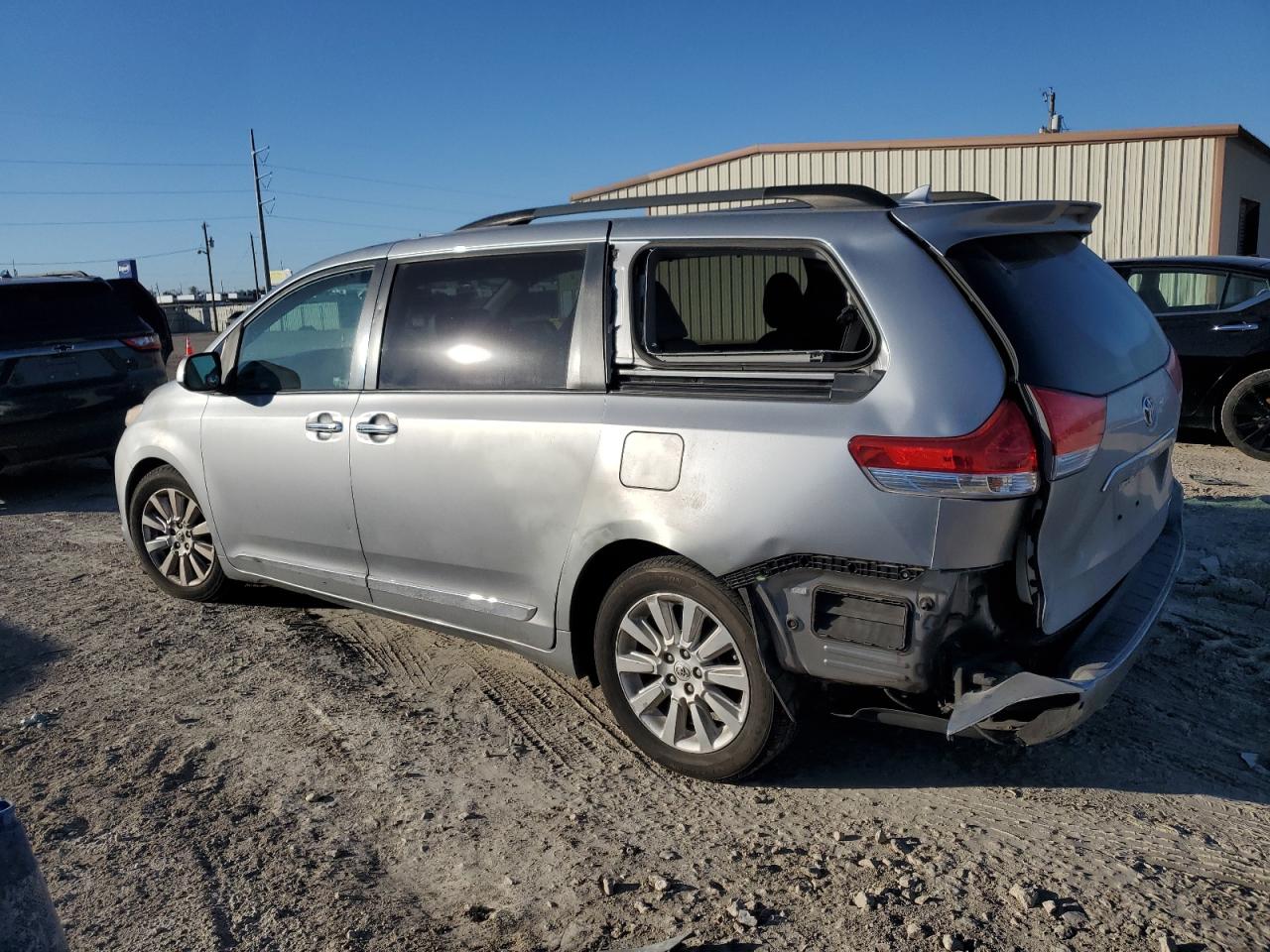 2011 Toyota Sienna VIN 5TDYK3DC4BS101366 Copart auction photo, rear end damage thumbnail 2