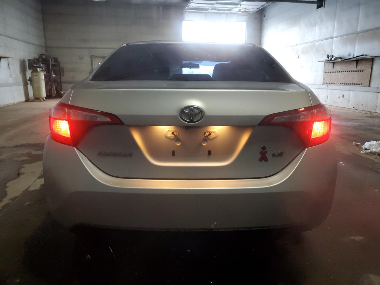 2015 Toyota Corolla VIN 5YFBURHE1FP357879 Copart auction photo, front end / side damage thumbnail 6
