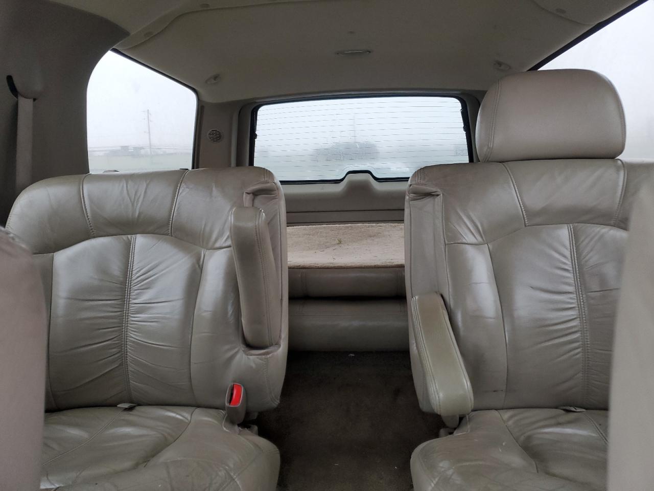 2002 Chevrolet Suburban VIN 3GNFK16Z72G232892 Copart auction photo, front end damage thumbnail 10