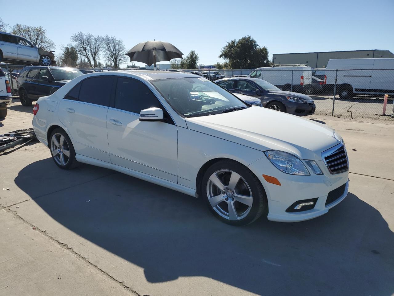 2011 Mercedes-Benz E-klasse VIN WDDHF5GB4BA336159 Copart auction photo, side / front end damage thumbnail 4