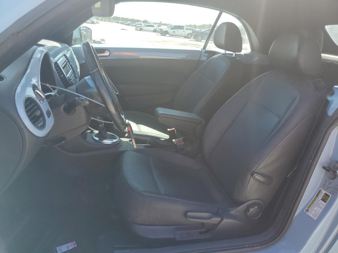 2015 Volkswagen Beetle VIN 3VW517AT3FM802405 Copart auction photo, rear end / minor dent/scratches damage thumbnail 7
