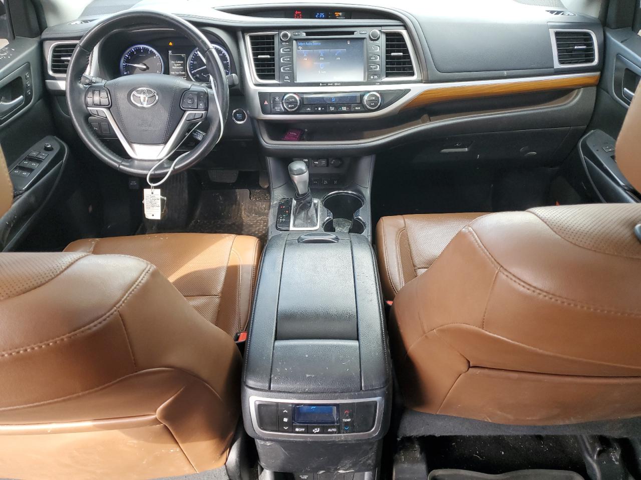 2019 Toyota Highlander VIN 5TDDZRFH2KS933472 Copart auction photo, front end / minor dent/scratches damage thumbnail 8
