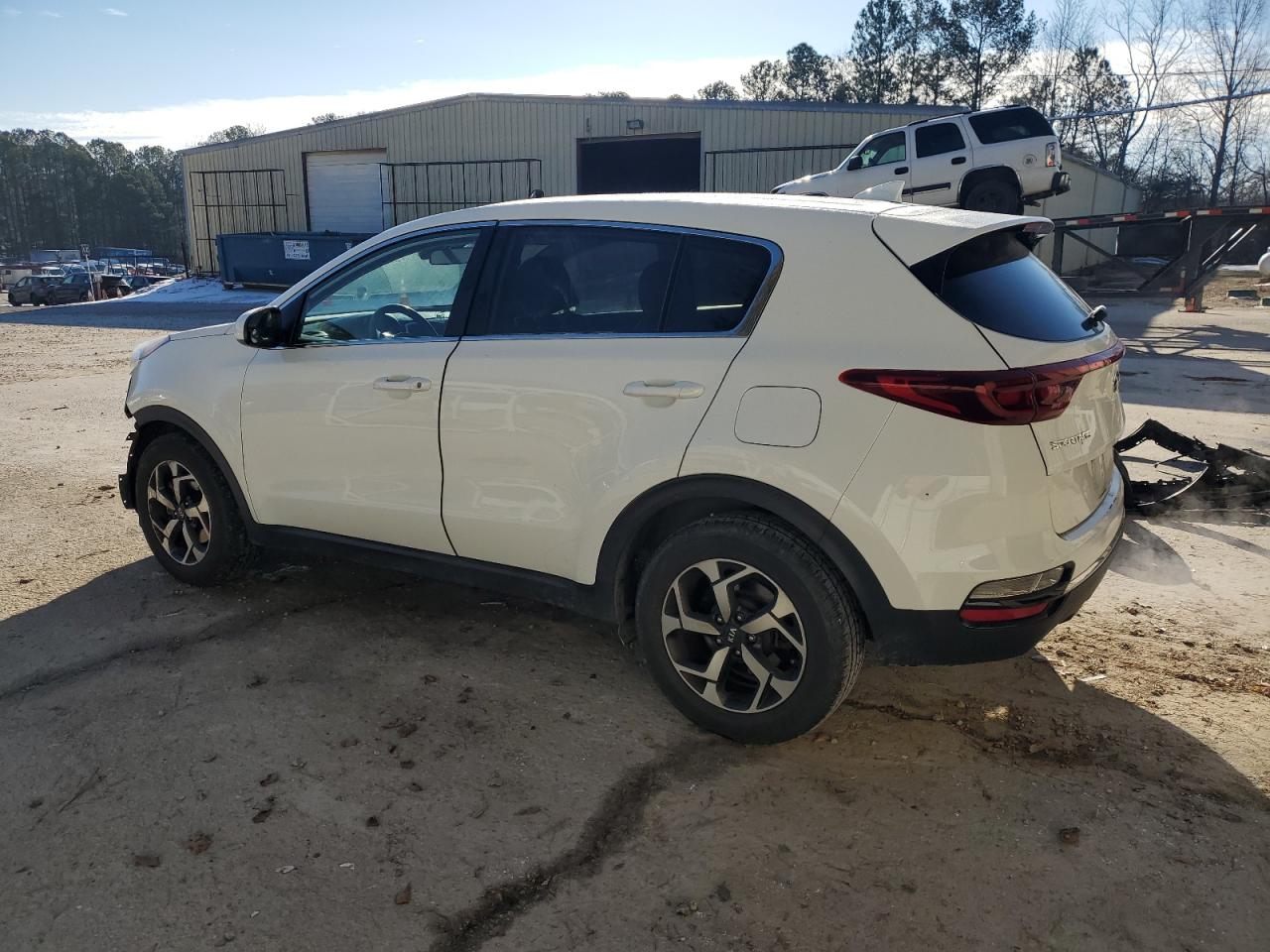2020 KIA Sportage VIN KNDPM3AC0L7724232 Copart auction photo, front end / minor dent/scratches damage thumbnail 2