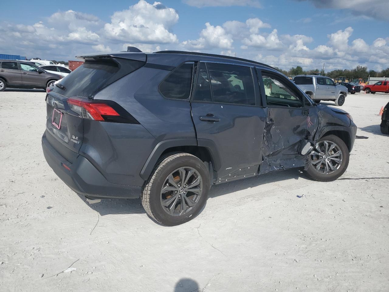 2022 Toyota RAV 4 VIN JTMB6RFV8ND078749 Copart auction photo, side damage thumbnail 3