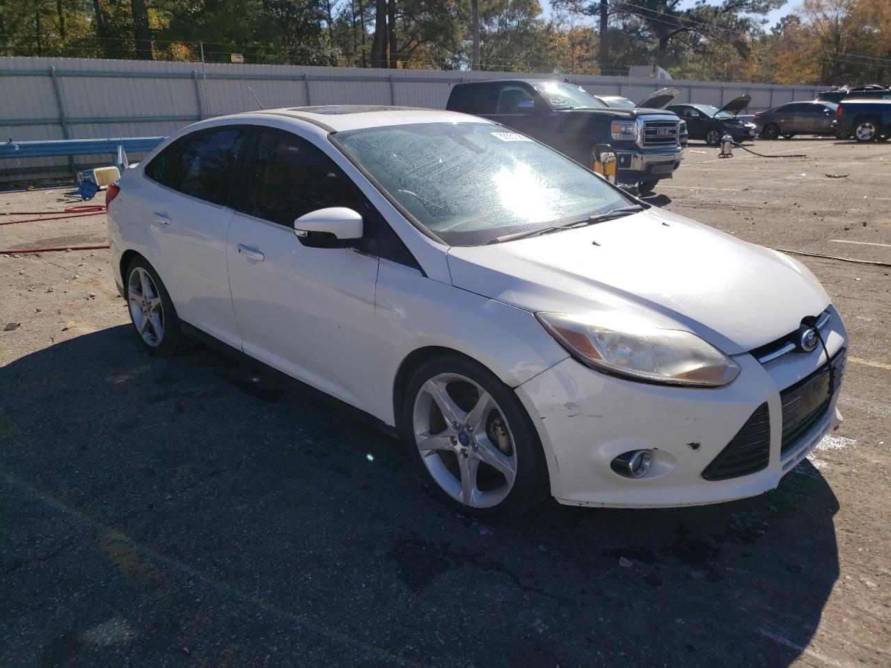 2012 Ford Focus VIN 1FAHP3J2XCL433401 Copart auction photo, front end damage thumbnail 4