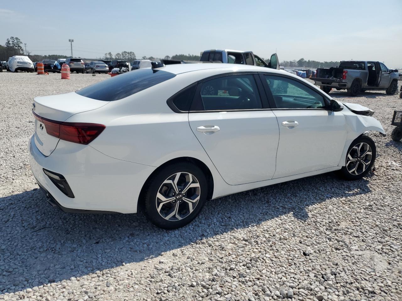 2021 KIA Forte VIN 3KPF24AD8ME300279 Copart auction photo, front end / side damage thumbnail 3