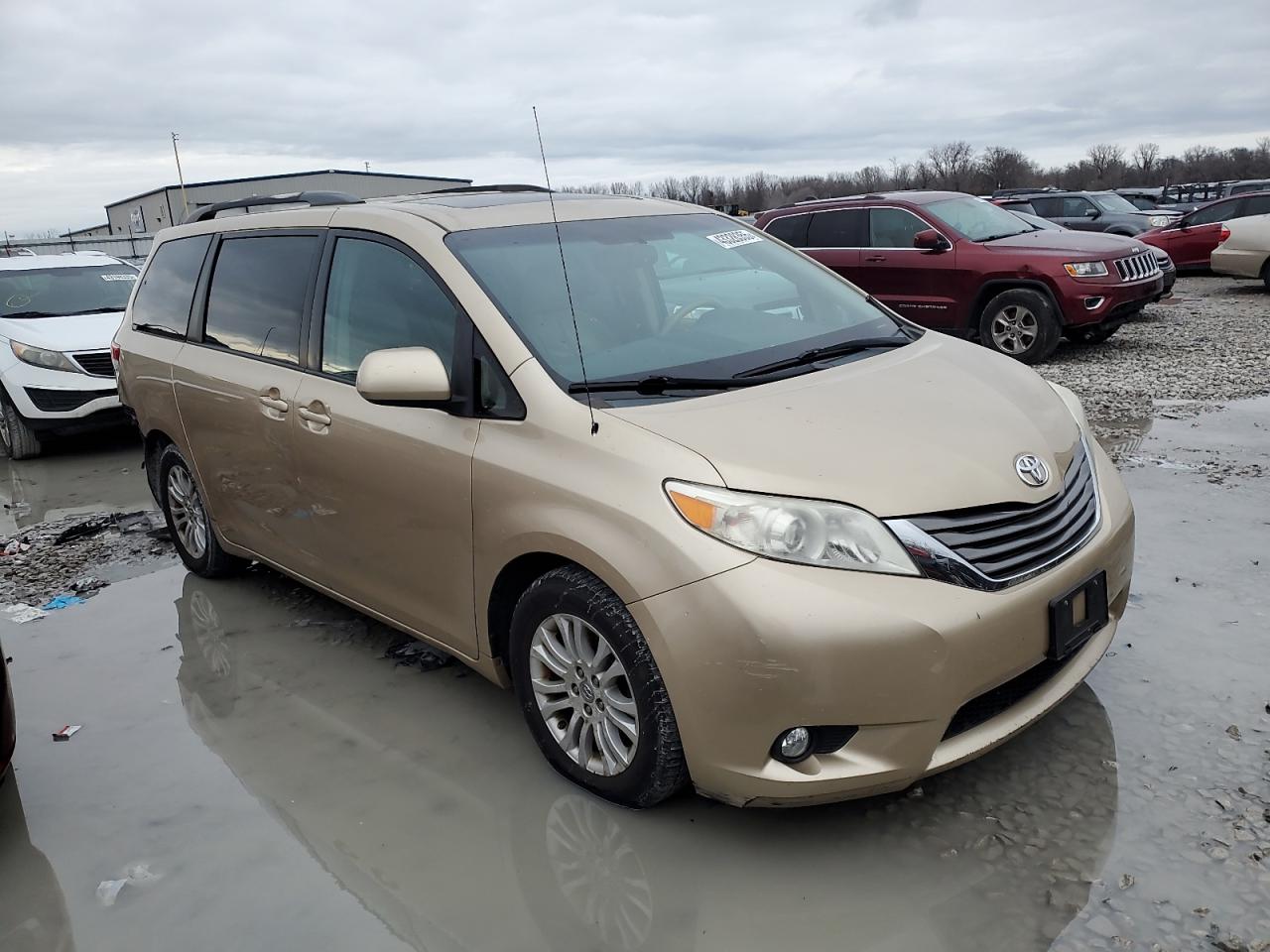 2011 Toyota Sienna VIN 5TDYK3DC3BS140546 Copart auction photo, rear end damage thumbnail 4