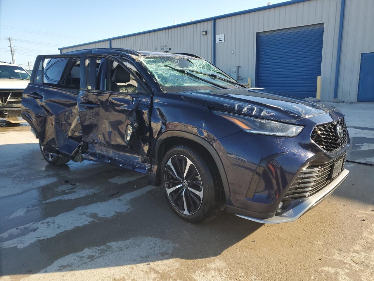 2021 Toyota Highlander VIN 5TDLZRAH8MS043421 Copart auction photo, rollover / minor dent/scratches damage thumbnail 4