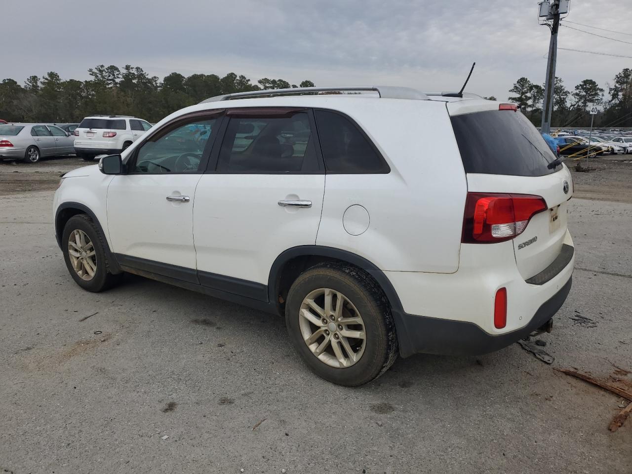 2015 KIA Sorento VIN 5XYKT4A62FG581613 Copart auction photo, front end / mechanical damage thumbnail 2
