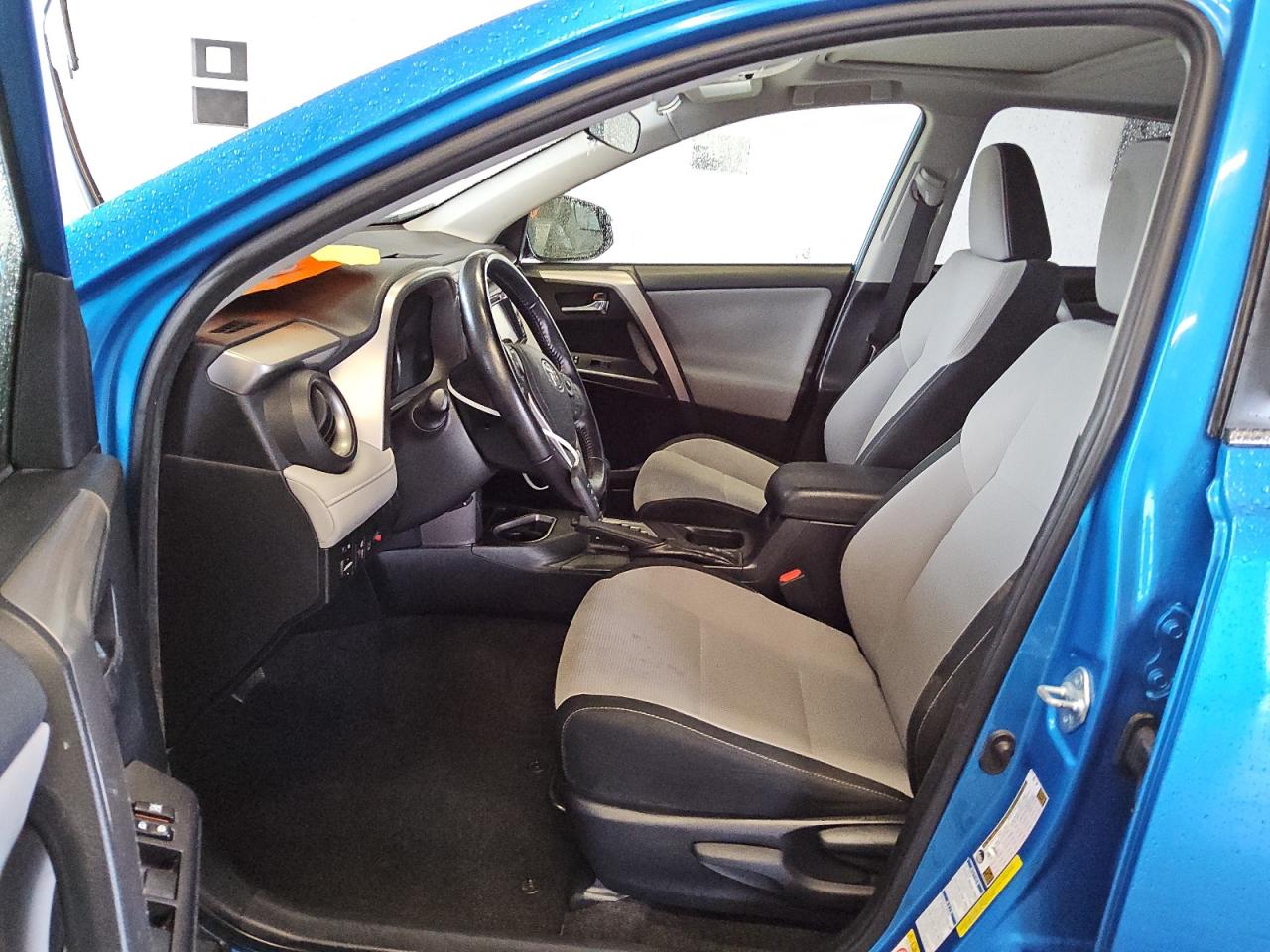 2017 Toyota RAV 4 VIN JTMRJREV9HD089441 Copart auction photo, front end / side damage thumbnail 7