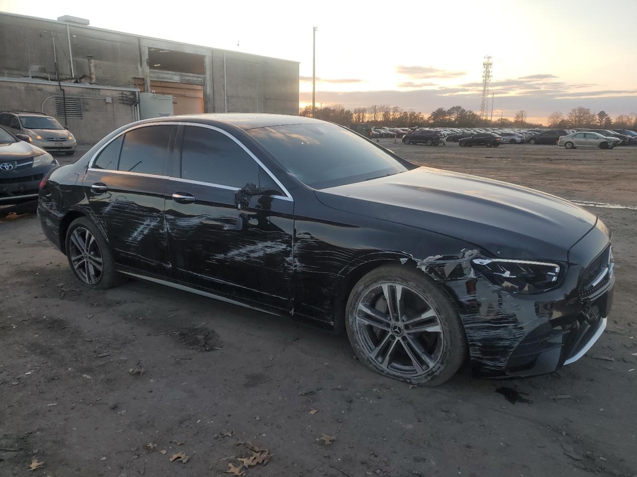 2021 Mercedes-Benz E-klasse VIN W1KZF8EB0MA873266 Copart auction photo, all over damage thumbnail 4