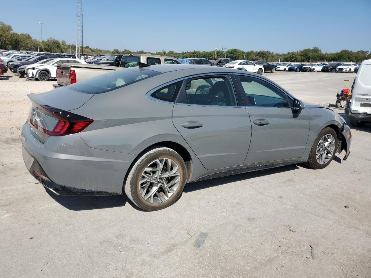 2023 Hyundai Sonata VIN KMHL64JA6PA272403 Copart auction photo, front end / minor dent/scratches damage thumbnail 3