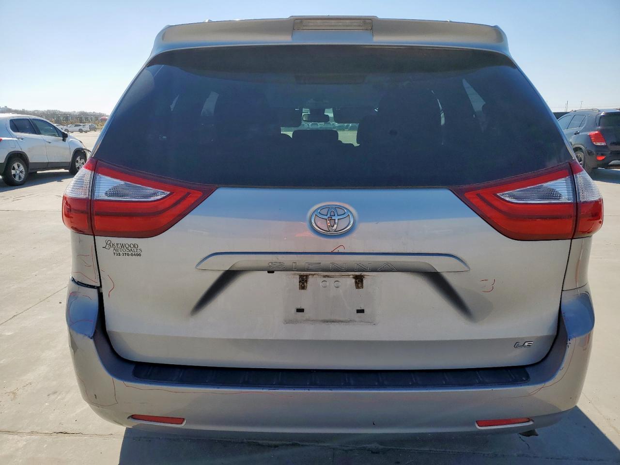 2018 Toyota Sienna VIN 5TDKZ3DC1JS907553 Copart auction photo, front end damage thumbnail 6