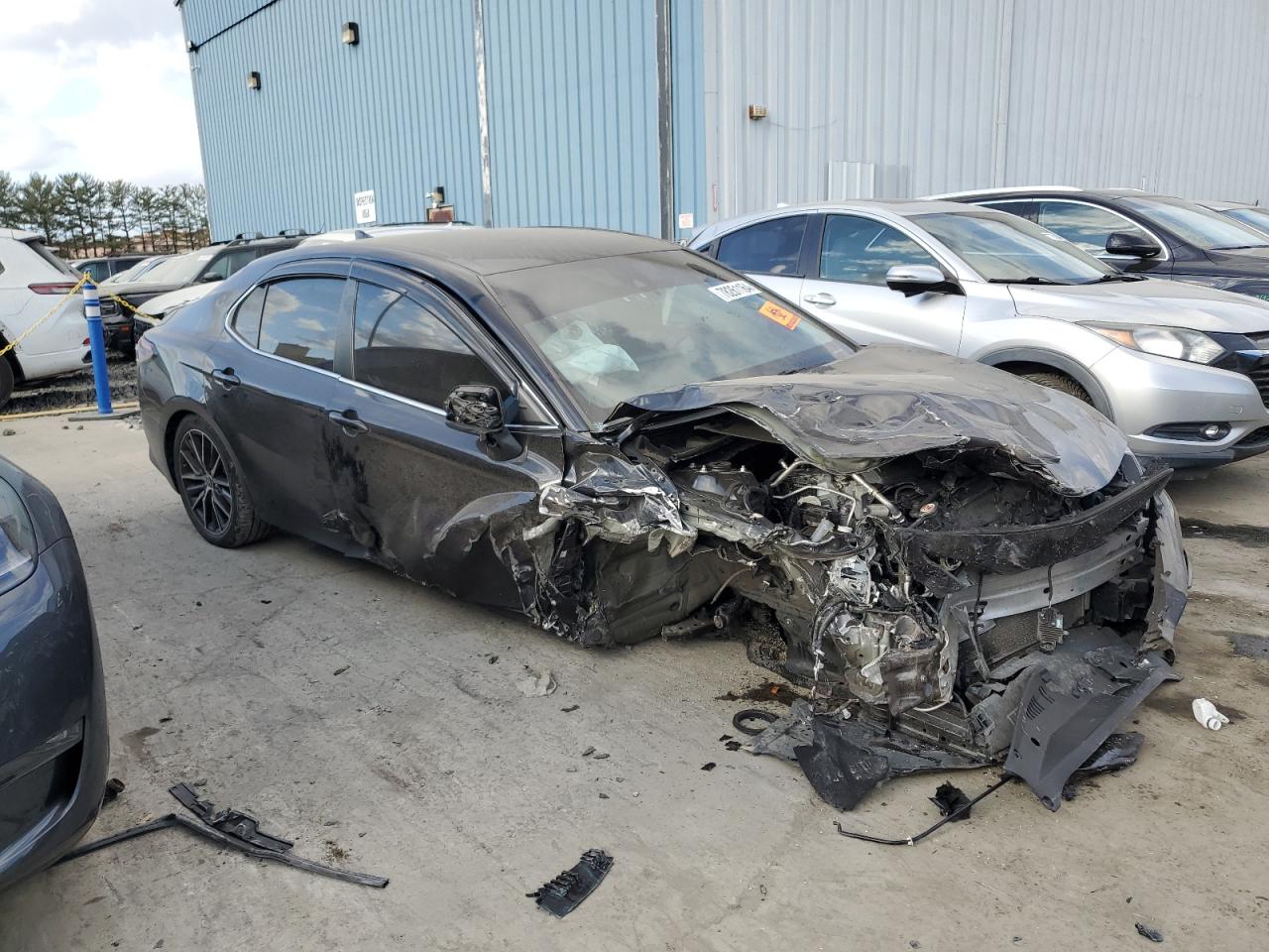 2021 Toyota Camry VIN 4T1G11AK4MU485867 Copart auction photo, front end / side damage thumbnail 4