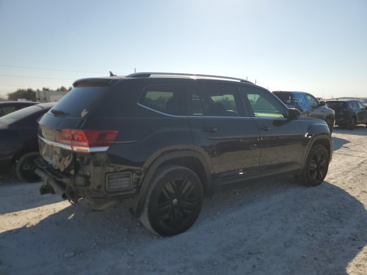 2019 Volkswagen Atlas VIN 1V2WR2CA4KC519519 Copart auction photo, rear end / minor dent/scratches damage thumbnail 3