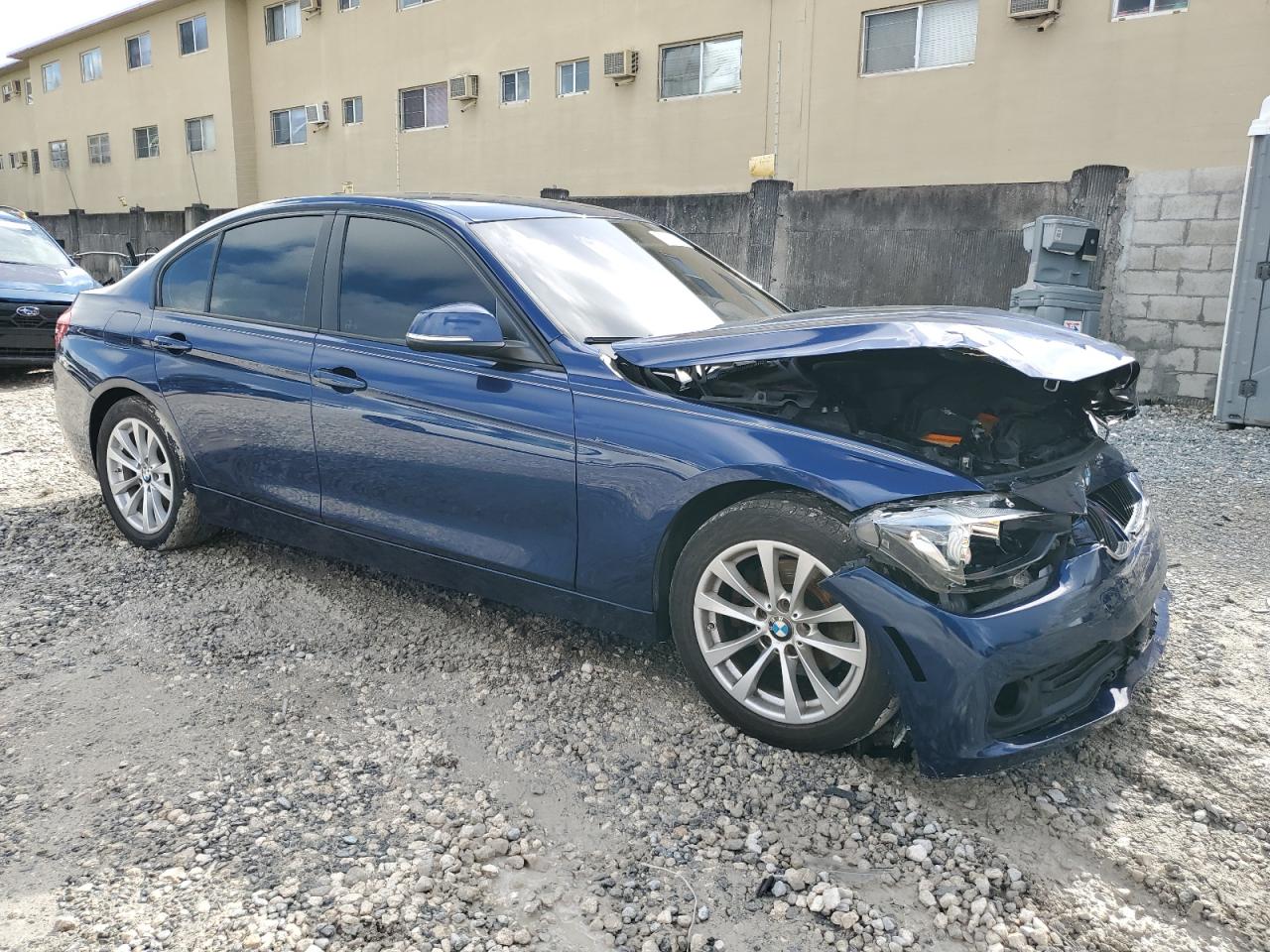 2016 BMW 3er VIN WBA8E1G58GNT37666 Copart auction photo, front end damage thumbnail 4