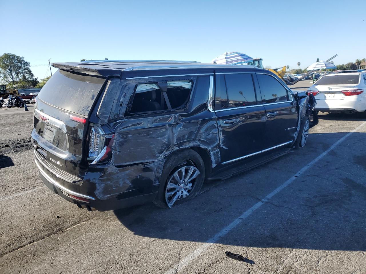 2021 GMC Yukon VIN 1GKS1JKL3MR417041 Copart auction photo, side / undercarriage damage thumbnail 3