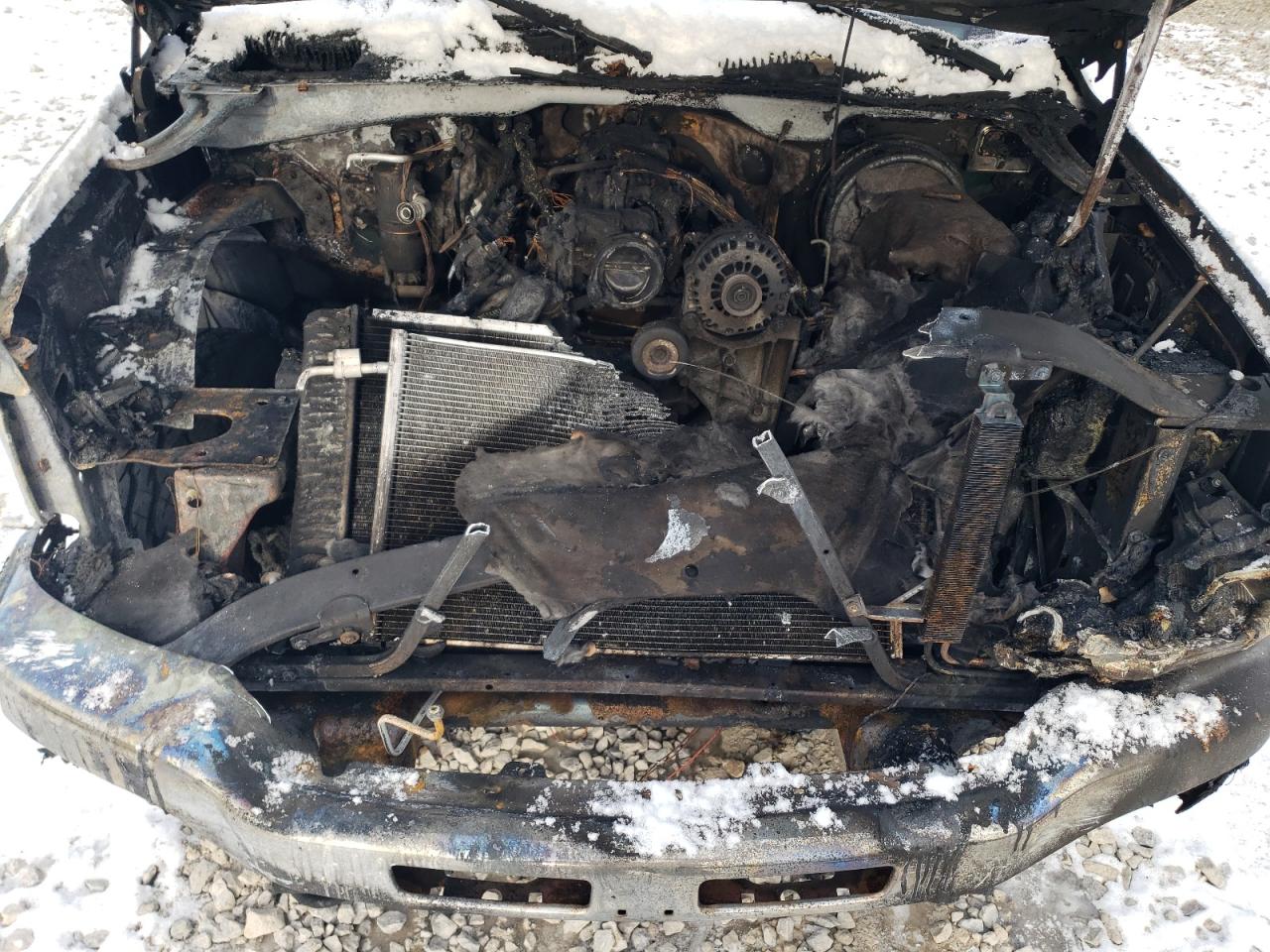 2006 GMC Sierra VIN 2GTEK13Z261297446 Copart auction photo, burn - engine damage thumbnail 11