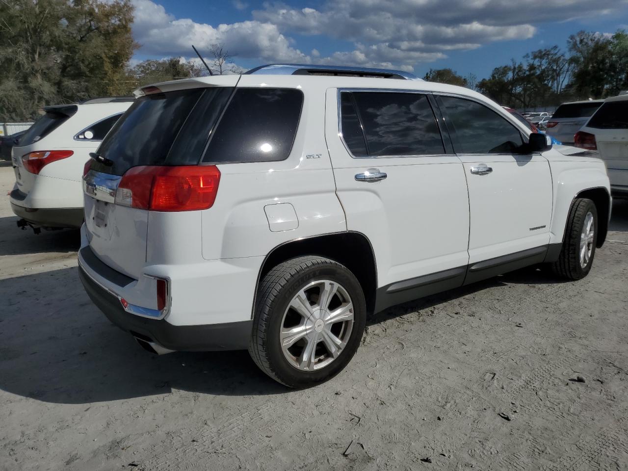 2016 GMC Terrain VIN 2GKFLPE33G6239528 Copart auction photo, front end / minor dent/scratches damage thumbnail 3