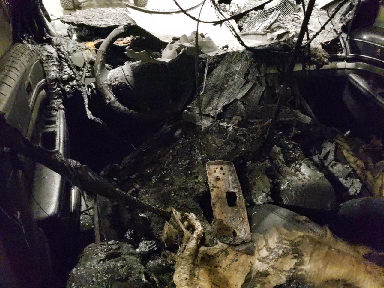 2017 Ford Explorer VIN 1FM5K8D86HGB63619 Copart auction photo, burn damage thumbnail 8