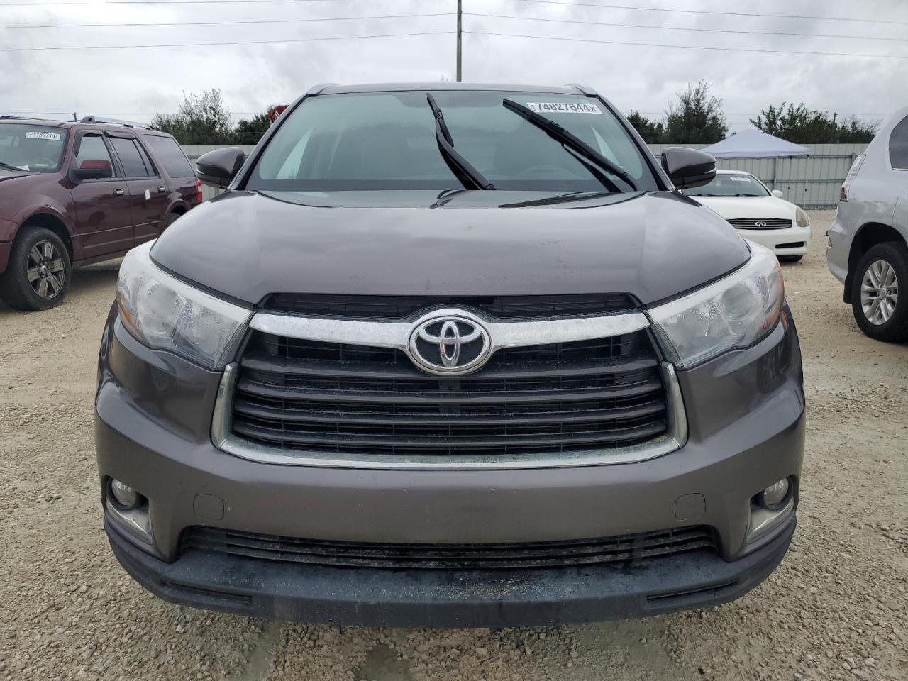 2015 Toyota Highlander VIN 5TDYKRFH8FS087960 Copart auction photo, water/flood damage thumbnail 5