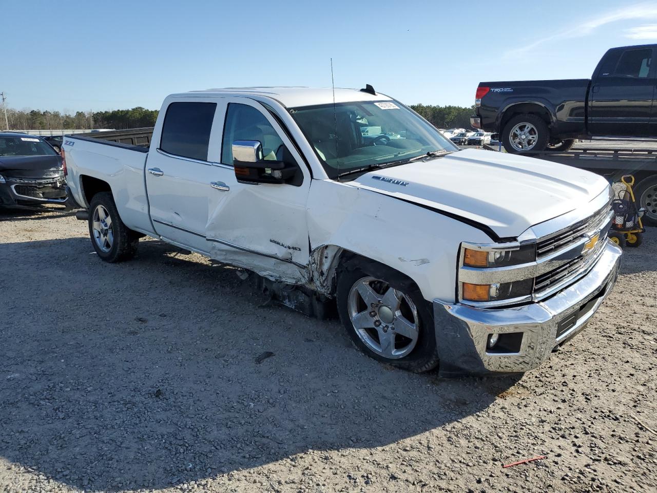 2015 Chevrolet Silverado VIN 1GC1KWE85FF646351 Copart auction photo, front end / side damage thumbnail 4