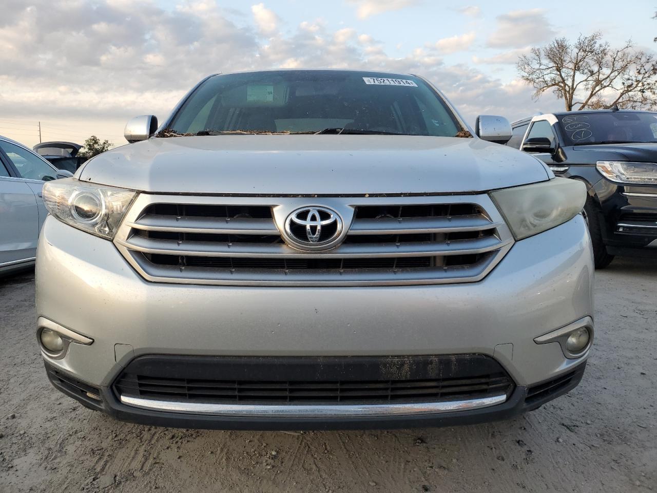 2011 Toyota Highlander VIN 5TDZK3EHXBS040880 Copart auction photo, water/flood damage thumbnail 5
