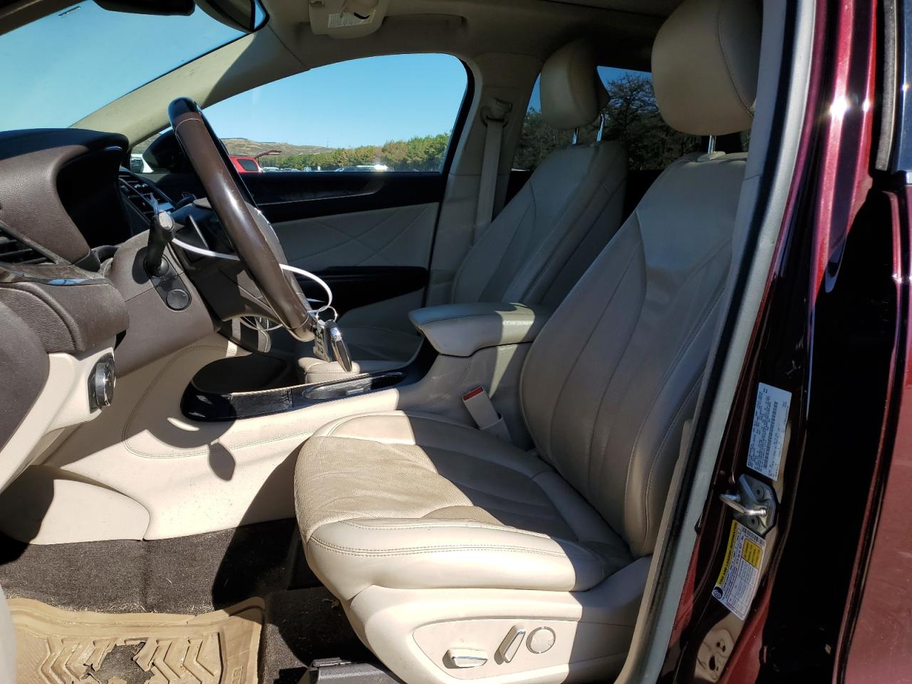 2017 Lincoln MKC VIN 5LMCJ3D94HUL11710 Copart auction photo, front end / minor dent/scratches damage thumbnail 7