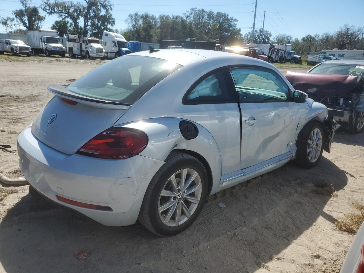 2018 Volkswagen Beetle VIN 3VWFD7AT5JM706800 Copart auction photo, front end / side damage thumbnail 3