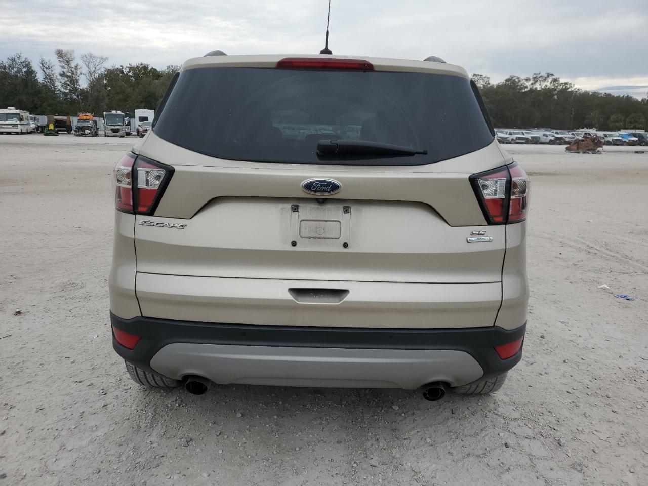 2017 Ford Escape VIN 1FMCU0GD5HUF02433 Copart auction photo, normal wear damage thumbnail 6