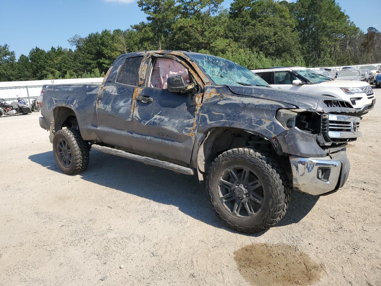 2017 Toyota Tundra VIN 5TFUW5F1XHX658506 Copart auction photo, all over damage thumbnail 4